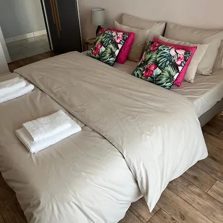 Richard's 6 Personnes 3 プルヴェルスハイム