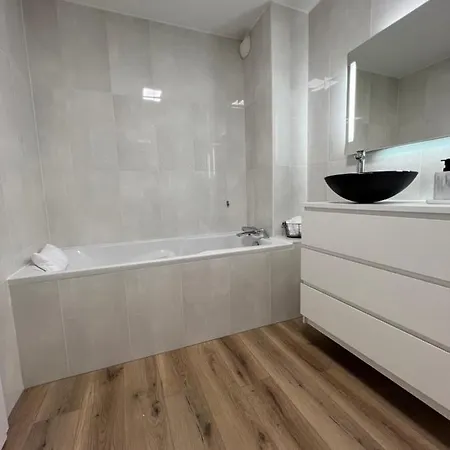 Richard's 6 Personnes 3 アパート